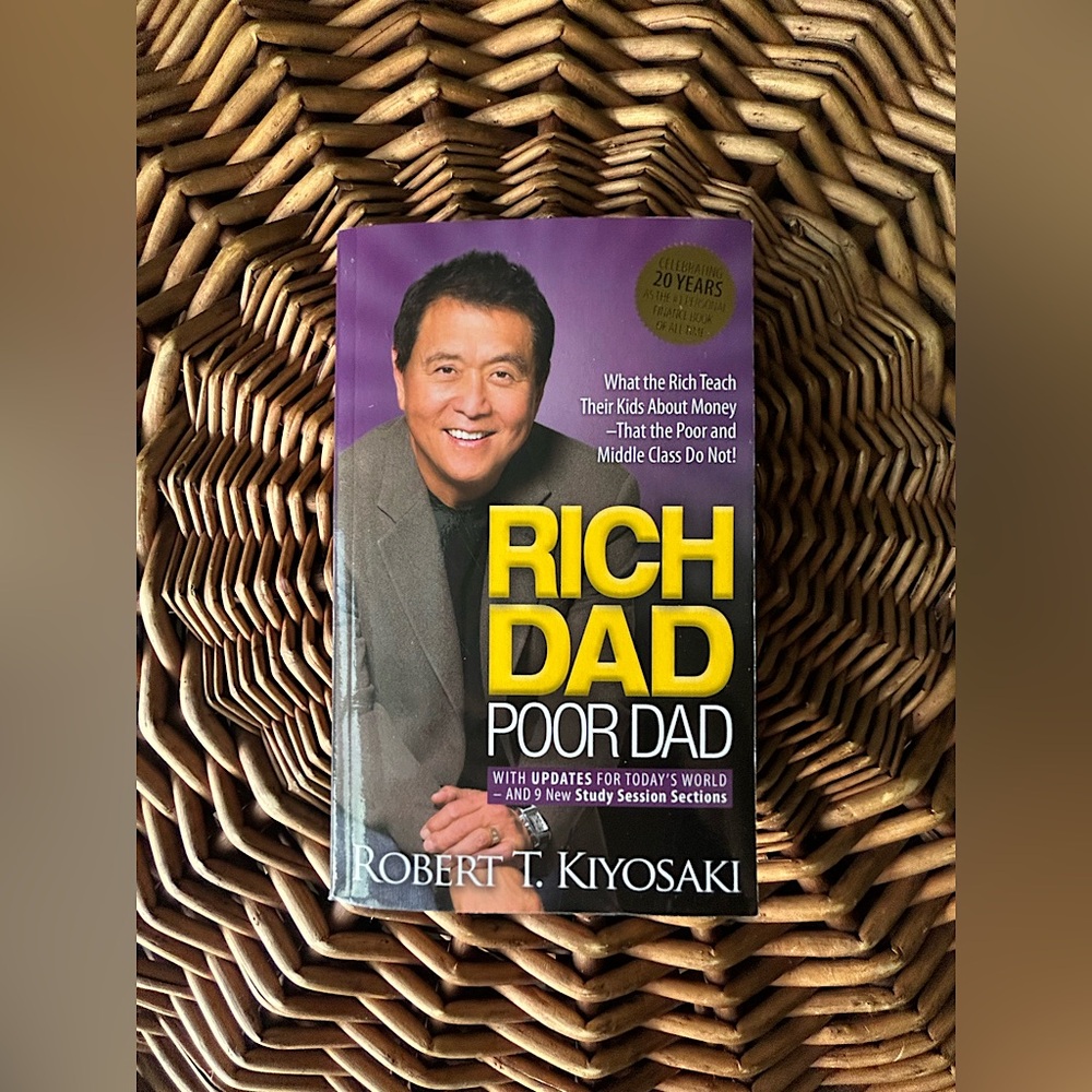 Rich Dad Poor Dad / Book by Robert T. Kiyosaki / Best Seller / OS